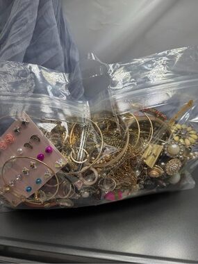 Mixed 5 pounds  Costume Jewelry Lot Ready to Wear G